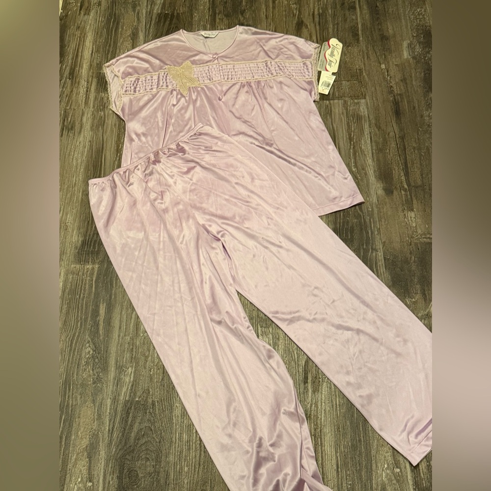 Vintage Vanity Fair Satin Pajamas NWT Size large